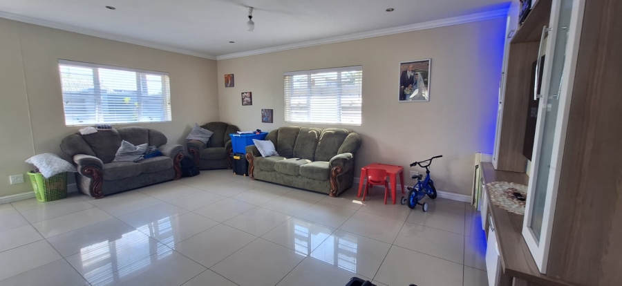 4 Bedroom Property for Sale in Grassy Park Western Cape